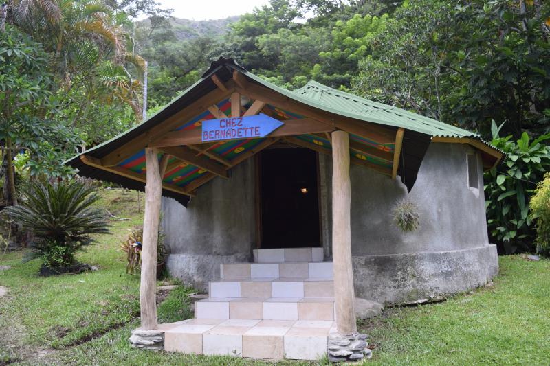 Visite de la tribu et des champs vivriers - Chez Bernadette