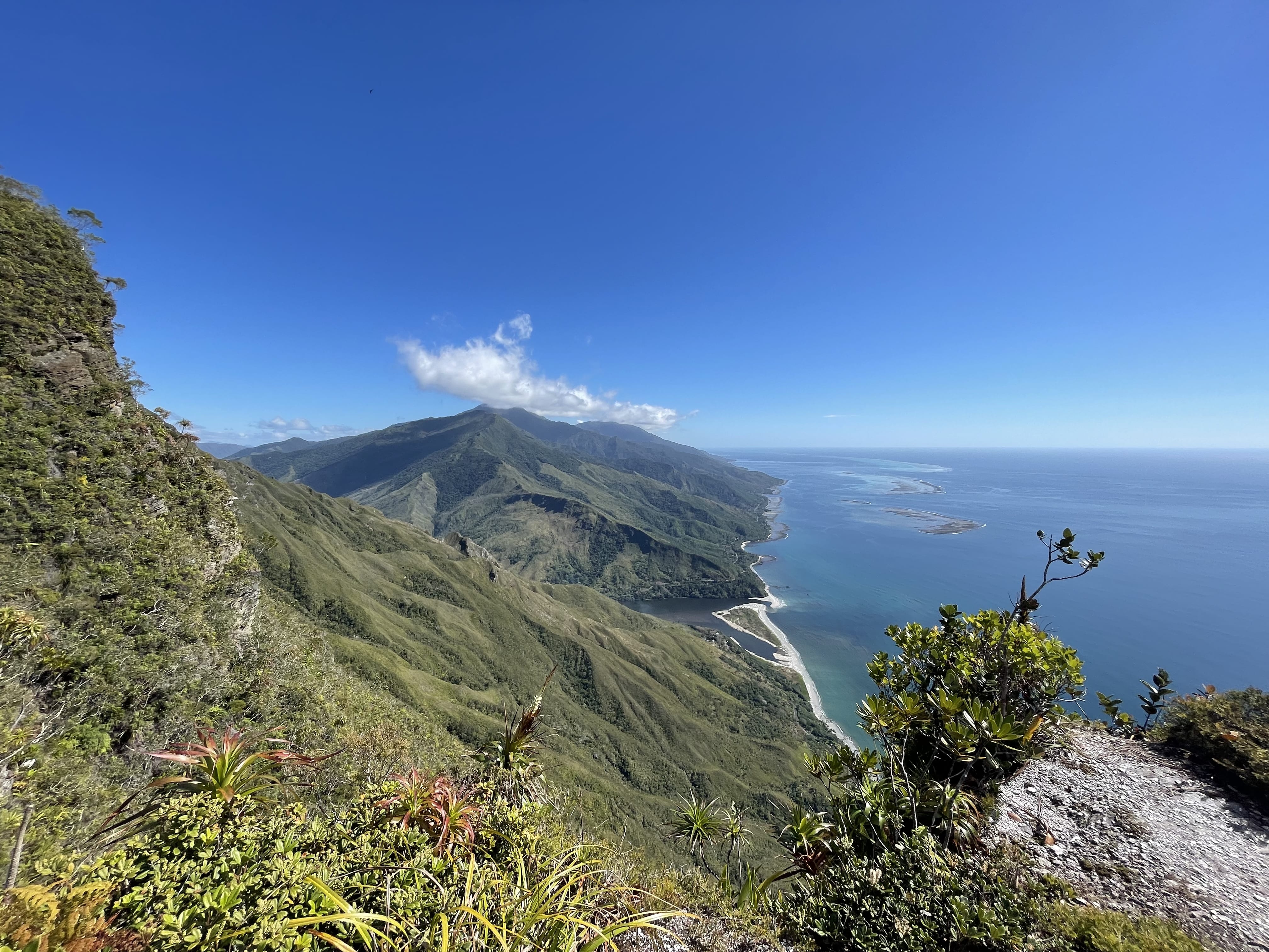 Sentier libre des roches de la Ouaième